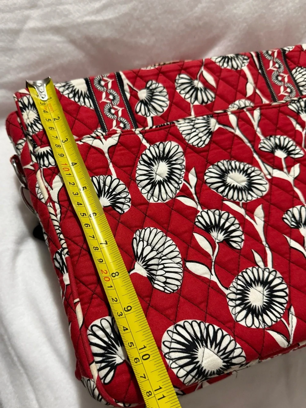 Vera Bradley Red Deco Daisy Poppy Quilted Laptop Messenger Bag Work Travel